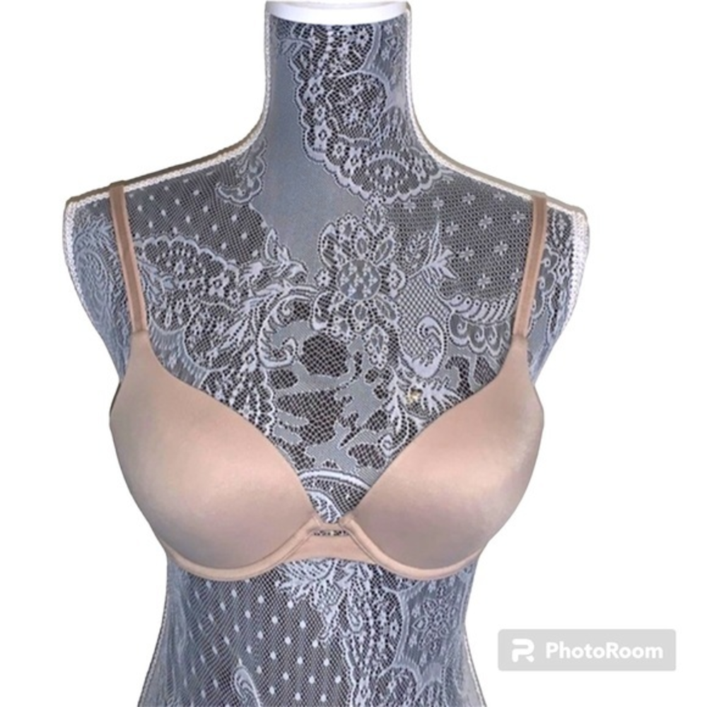 Vassarette beige convertible straps underwire‎ bra.  Lightly padded. Size 34B.